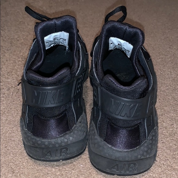 (SOLD) Nike all black Huaraches - Picture 2 of 3